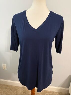 Women's Navy V-Neck Short Sleeve Tee